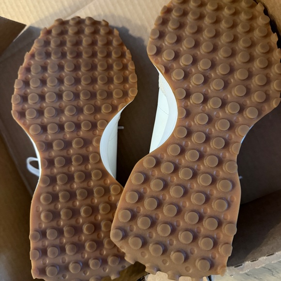 New Balance 327 Sneakers, Linen/Sea Salt: Almost Completely New! - Picture 7 of 8